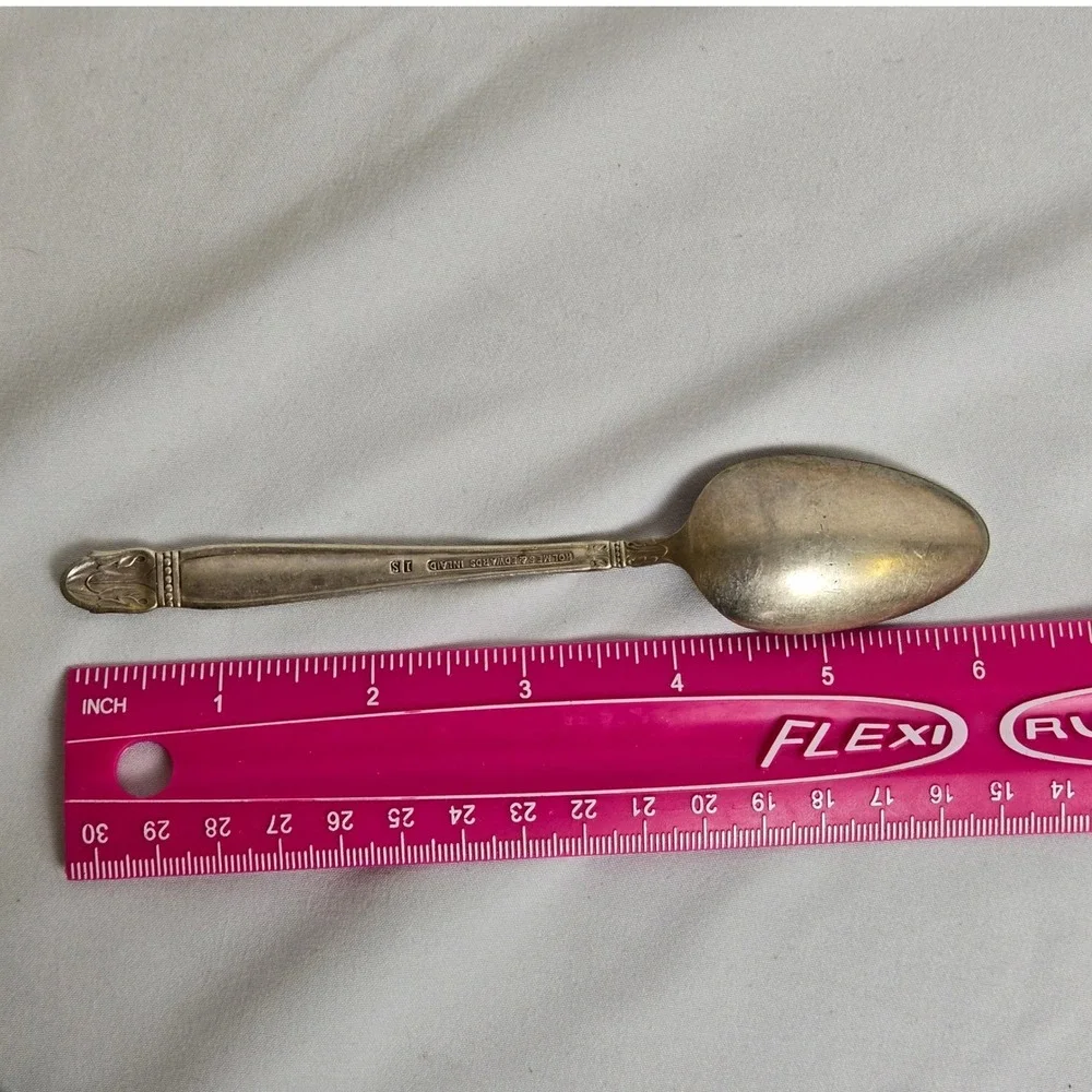 Holmes‎ & Edwards Silverplate Teaspoons, Danish Princess, 6.25